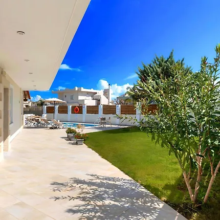 فيلة Eliomar Beachside *