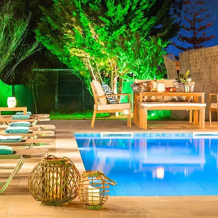 فيلة Eliomar Beachside خانيا